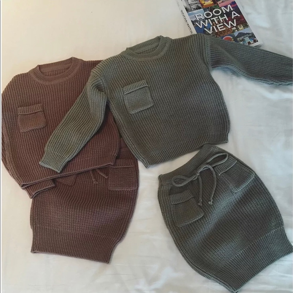 Shop our Girl’s Sweater 2 piece Set! #lastitemalert